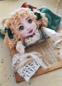 Papusa de mana Gretel 