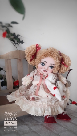 Papusa de mana Scufita Rosie