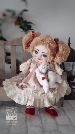 Papusa de mana Scufita Rosie