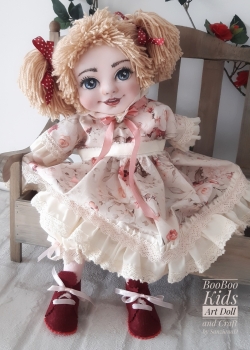 Papusa de mana Scufita Rosie