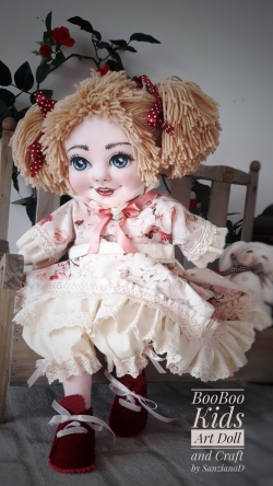 Papusa de mana Scufita Rosie