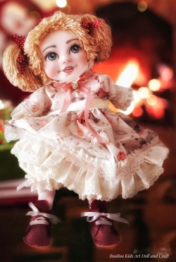 Papusa de mana Scufita Rosie